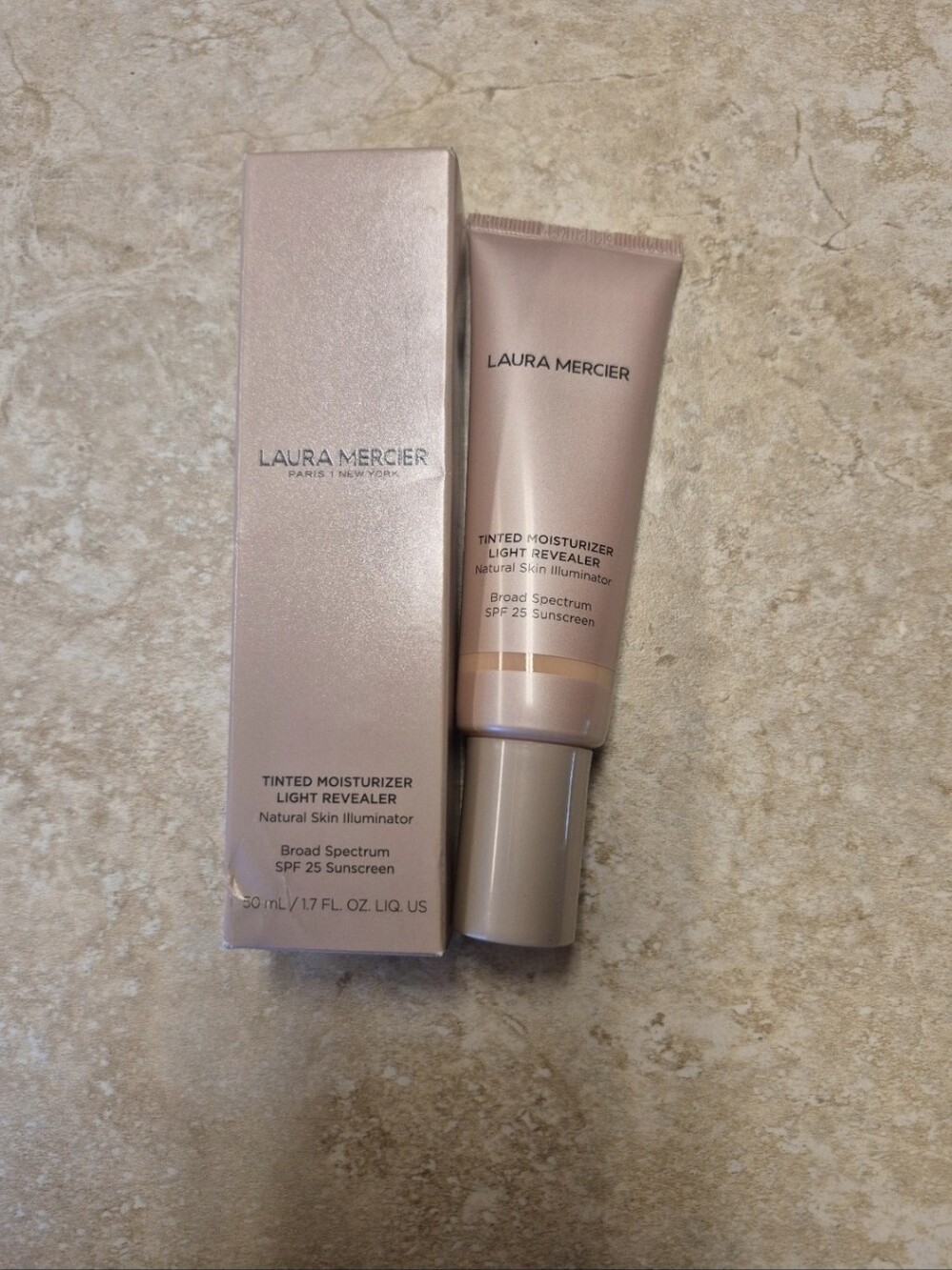 Laura Mercier Tinted Moisturizer Light Reveler 1C0 Cameo